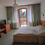 Agnes Hotel 3*