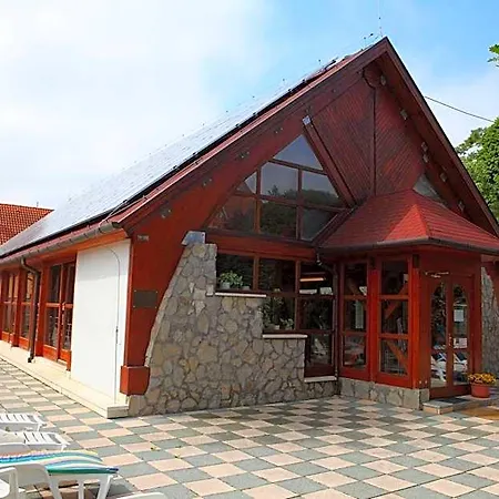 阿格尼斯酒店  Hévíz