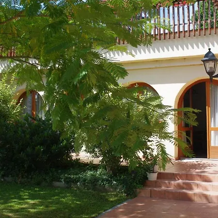Agnes Hotel 3*
